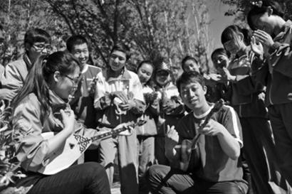 6名东北大学研究生 休学一年支教新疆创新教学
